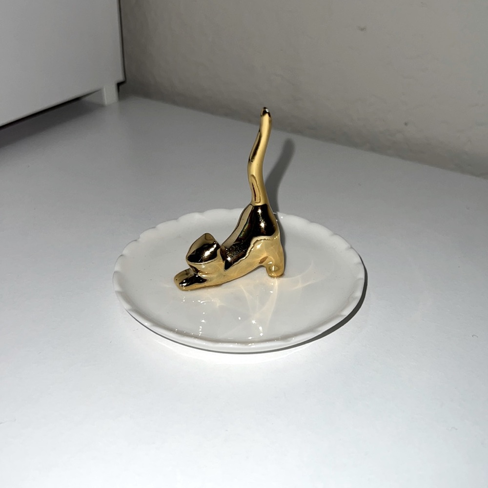 DAISO gold and white cat jewelry dish! NEW WITH TAG!